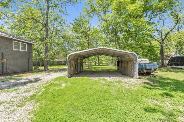 34 Agnes Lane, Lacygne, KS 66040