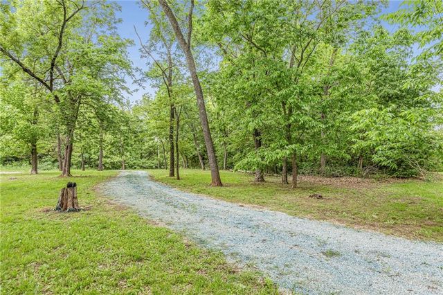 34 Agnes Lane, Lacygne, KS 66040