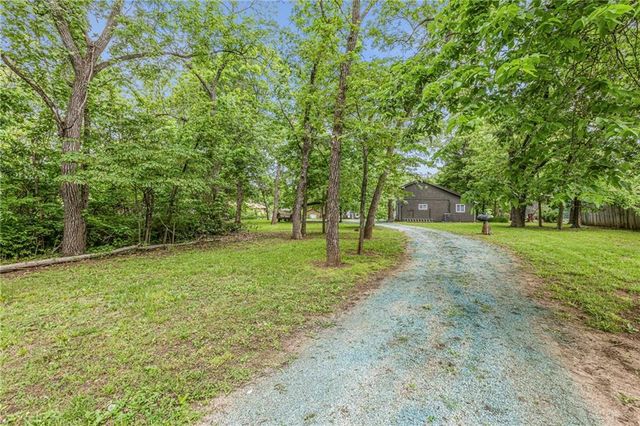 34 Agnes Lane, Lacygne, KS 66040