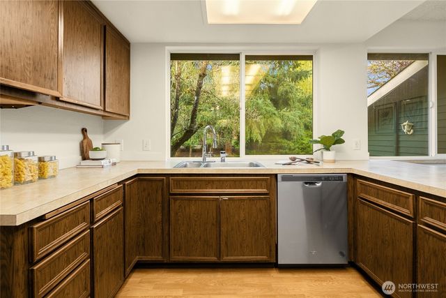 12511 37th Avenue NE, Seattle, WA 98125