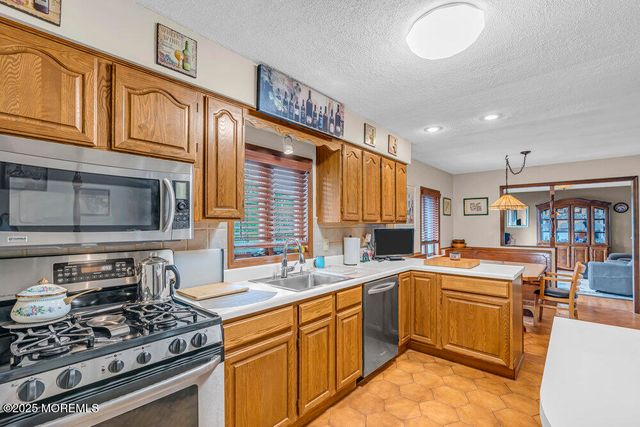 351 Meadowbrook Avenue, Eatontown, NJ 07724