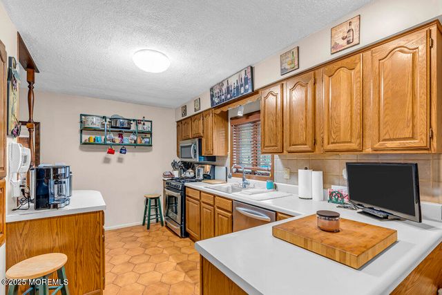 351 Meadowbrook Avenue, Eatontown, NJ 07724