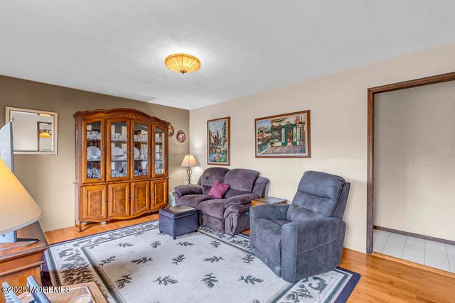 351 Meadowbrook Avenue, Eatontown, NJ 07724