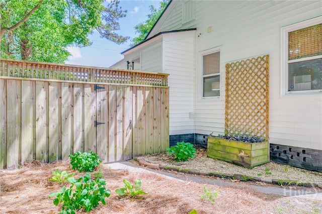 2220 E 38th Street, Savannah, GA 31404