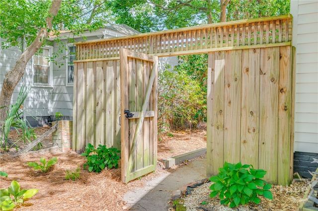 2220 E 38th Street, Savannah, GA 31404