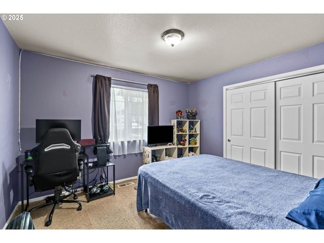 2966 Ne DOUGLAS Ave, Roseburg, OR 97470