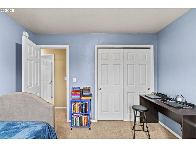 2966 Ne DOUGLAS Ave, Roseburg, OR 97470