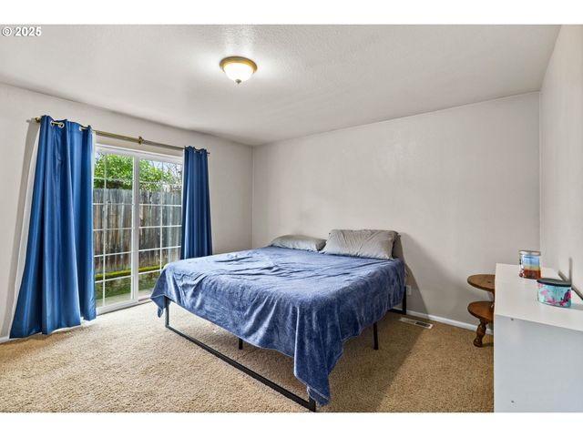 2966 Ne DOUGLAS Ave, Roseburg, OR 97470