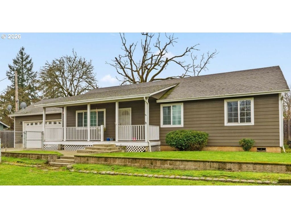 2966 Ne DOUGLAS Ave, Roseburg, OR 97470