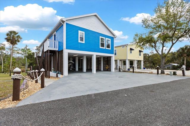 1226 NE Rivers Bend Way, Steinhatchee, FL 32359