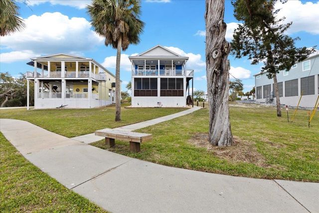 1226 NE Rivers Bend Way, Steinhatchee, FL 32359