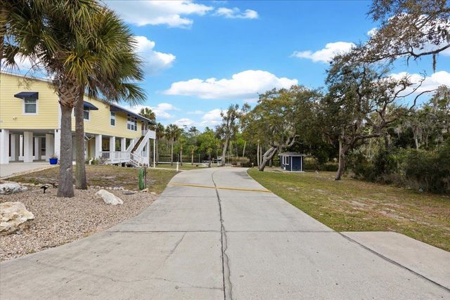 1226 NE Rivers Bend Way, Steinhatchee, FL 32359