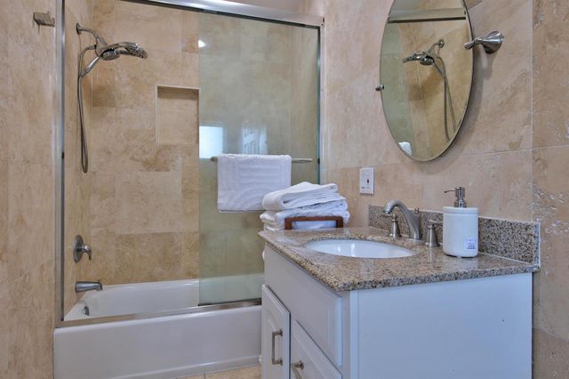 4431 NE 28th Avenue, Lighthouse Point, FL 33064