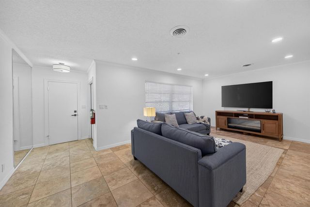 4431 NE 28th Avenue, Lighthouse Point, FL 33064