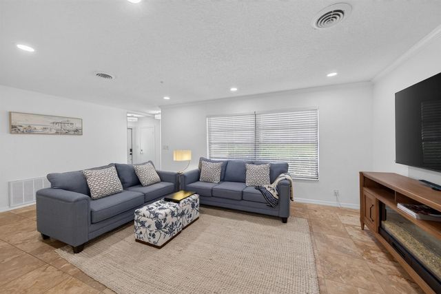 4431 NE 28th Avenue, Lighthouse Point, FL 33064