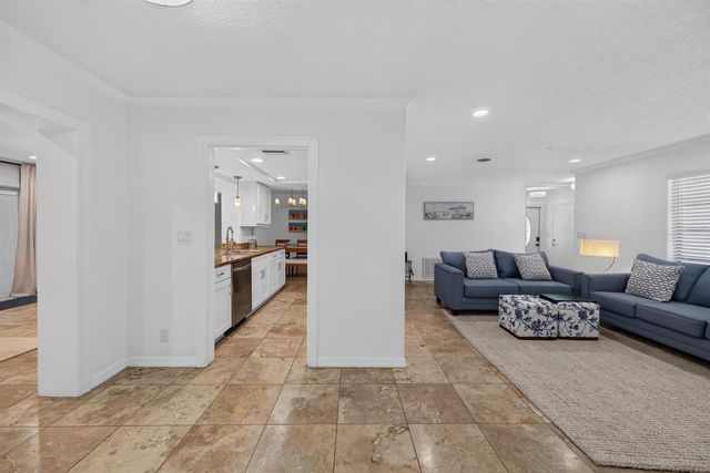 4431 NE 28th Avenue, Lighthouse Point, FL 33064