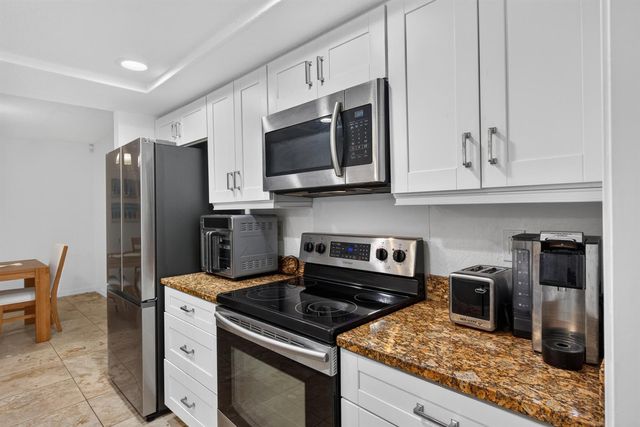 4431 NE 28th Avenue, Lighthouse Point, FL 33064