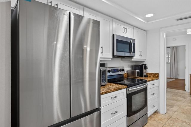4431 NE 28th Avenue, Lighthouse Point, FL 33064
