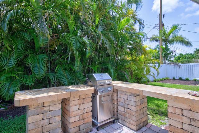 4431 NE 28th Avenue, Lighthouse Point, FL 33064