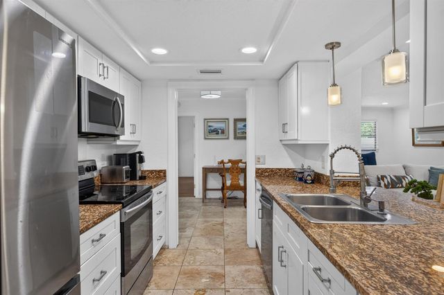 4431 NE 28th Avenue, Lighthouse Point, FL 33064