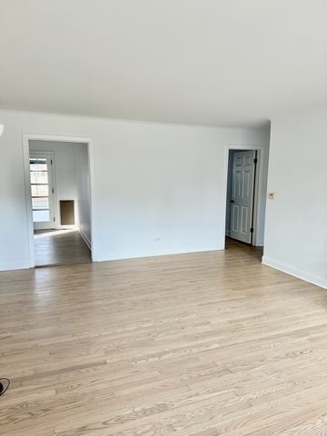 938 Hemlock Street, Deerfield, IL 60015