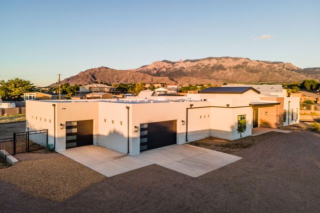 7021 Beverly Hills Avenue NE, Albuquerque, NM 87113