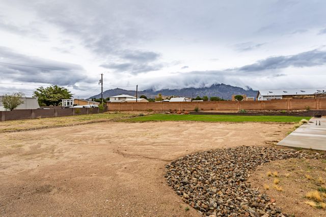 7021 Beverly Hills Avenue NE, Albuquerque, NM 87113