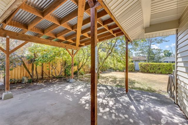 8906 Lenox Avenue SW, Lakewood, WA 98498