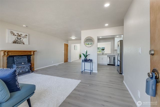 8906 Lenox Avenue SW, Lakewood, WA 98498