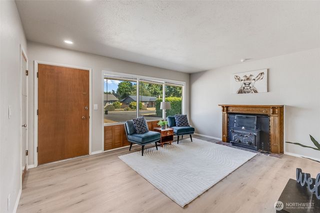 8906 Lenox Avenue SW, Lakewood, WA 98498