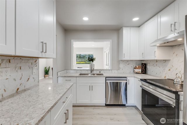 8906 Lenox Avenue SW, Lakewood, WA 98498