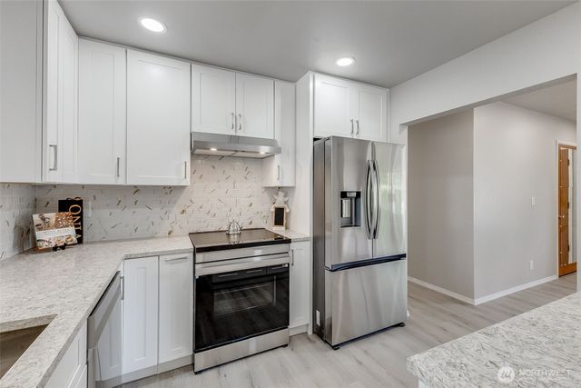 8906 Lenox Avenue SW, Lakewood, WA 98498