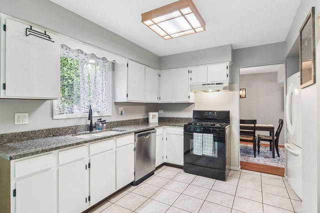 1025 Longford Drive, Westmont, IL 60559
