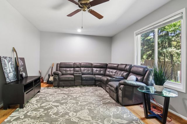 1025 Longford Drive, Westmont, IL 60559