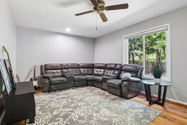 1025 Longford Drive, Westmont, IL 60559
