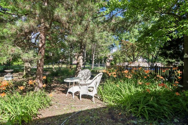 1025 Longford Drive, Westmont, IL 60559
