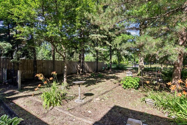 1025 Longford Drive, Westmont, IL 60559