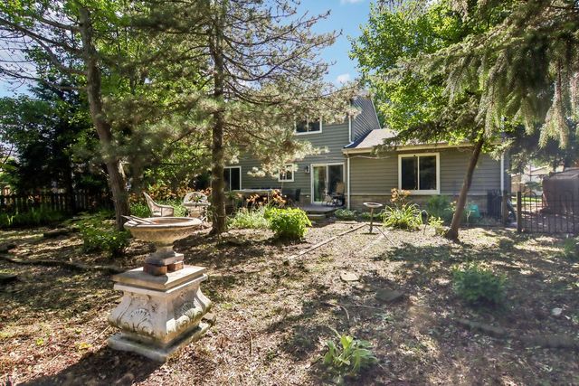 1025 Longford Drive, Westmont, IL 60559