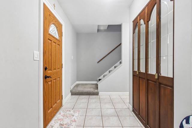 1025 Longford Drive, Westmont, IL 60559
