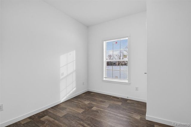 7543 Packard Ave, Warren, MI 48091