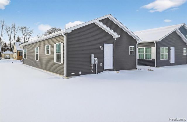 7543 Packard Ave, Warren, MI 48091