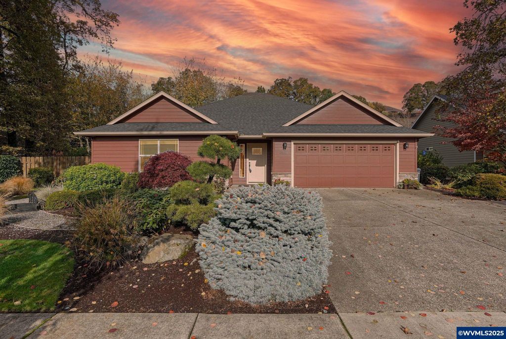 2521 E Santiam St, Stayton, OR 97383