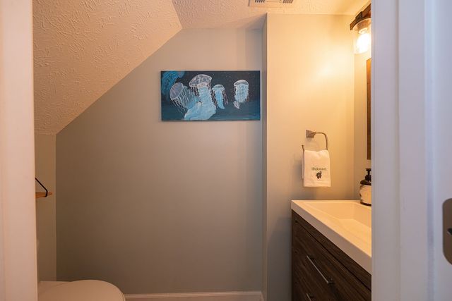 255 Commons Drive, Oakmont, PA 15139