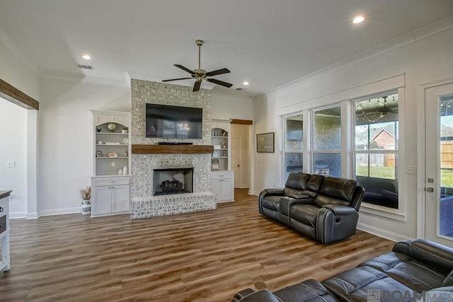 17719 Empress Dr, Greenwell Springs, LA 70739