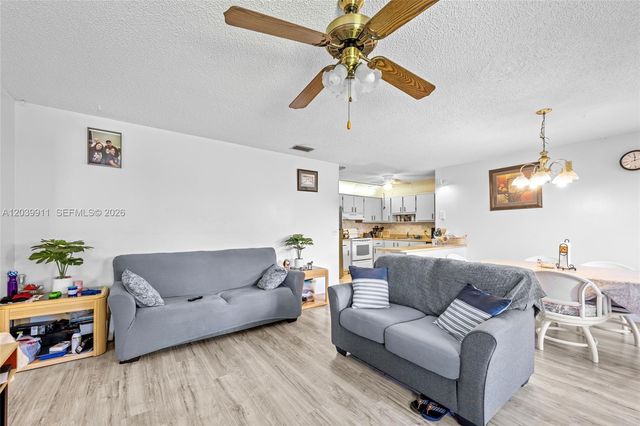5839 La Pinata Blvd C-2, Green Acres, FL 33463