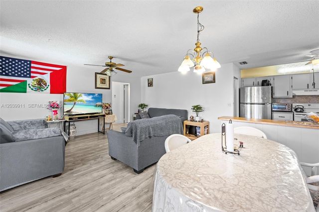 5839 La Pinata Blvd C-2, Green Acres, FL 33463