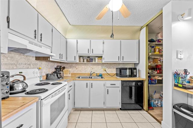 5839 La Pinata Blvd C-2, Green Acres, FL 33463