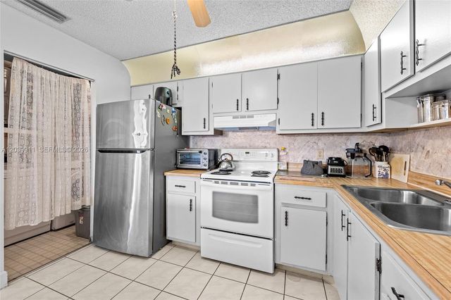 5839 La Pinata Blvd C-2, Green Acres, FL 33463