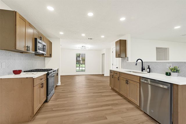 3704 Winter Haven Drive, Baytown, TX 77521