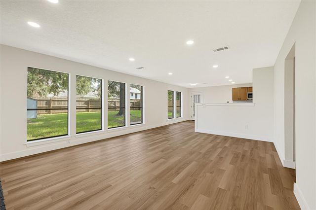 3704 Winter Haven Drive, Baytown, TX 77521